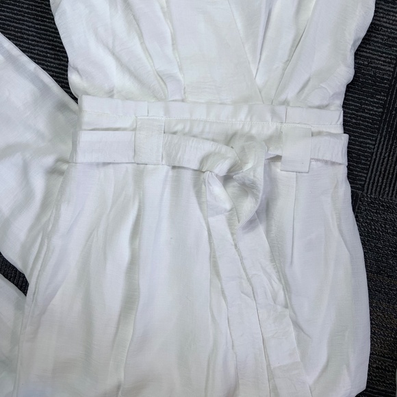 NWT🤩 |•LULUS•| Gorgeous White Belted Jumpsuit Size XS - Picture 8 of 12